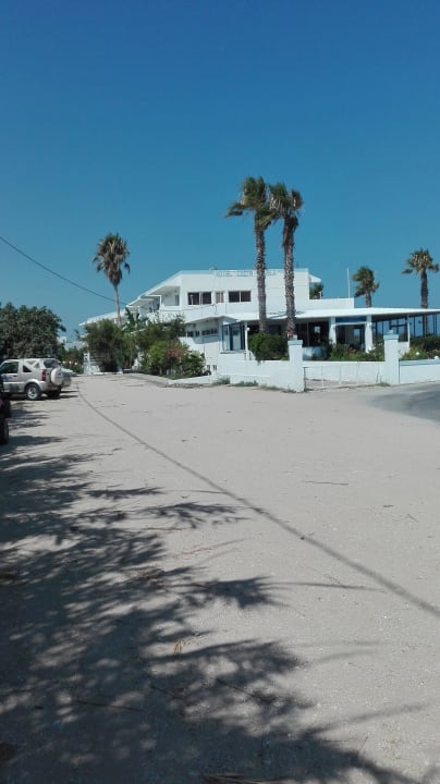 Blick vom Parkplatz Costa Angela Seaside Resort