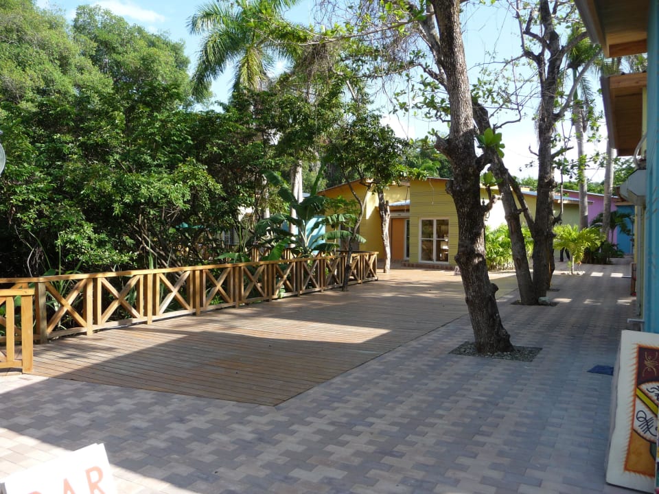 Neue Stände seitlich der Bucht Playabachata Hotel