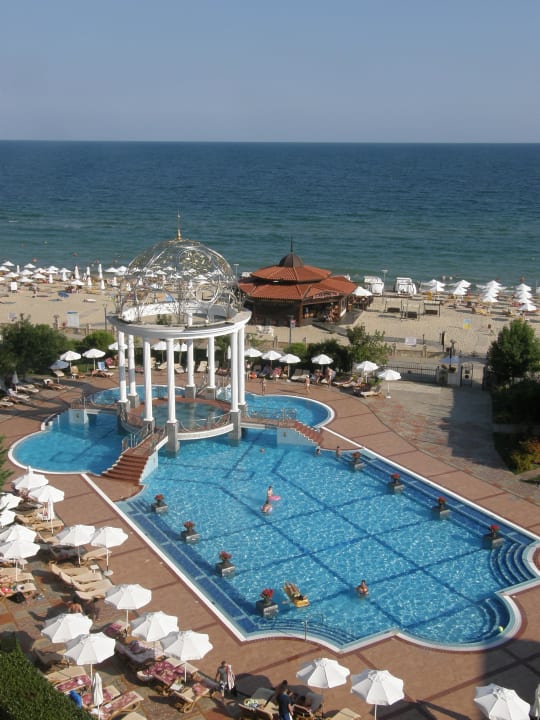 Schön kalter Pool Helena Sands