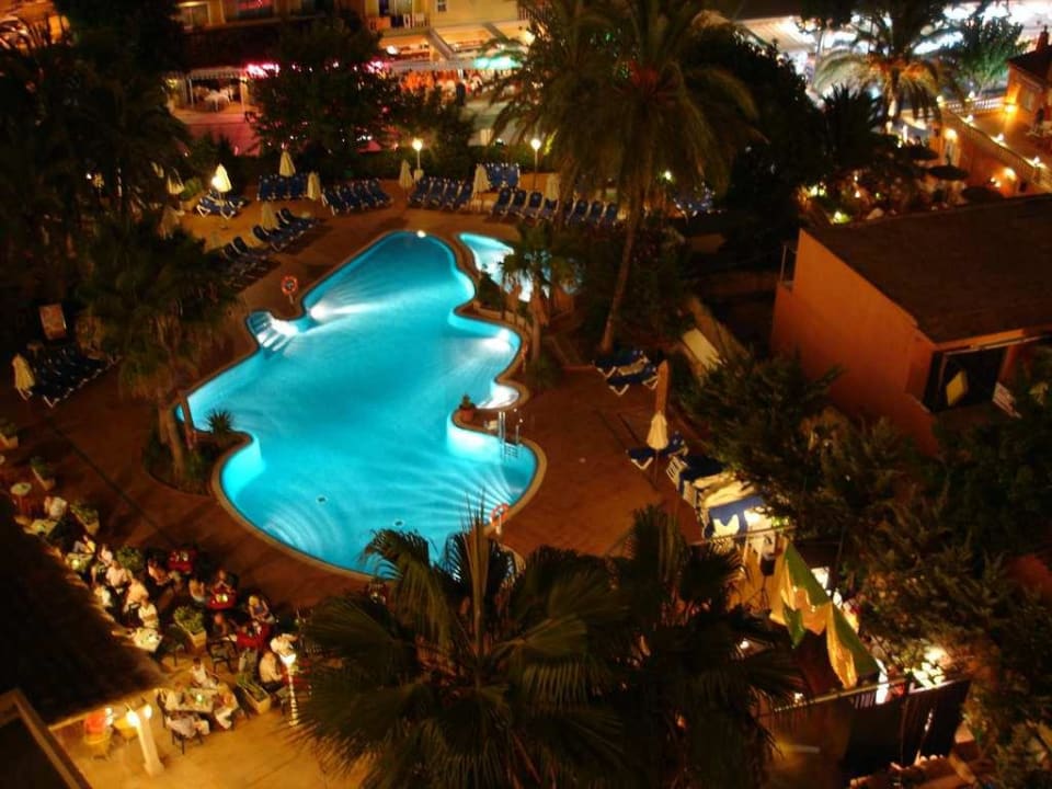 Pool nachts Valentin Reina Paguera