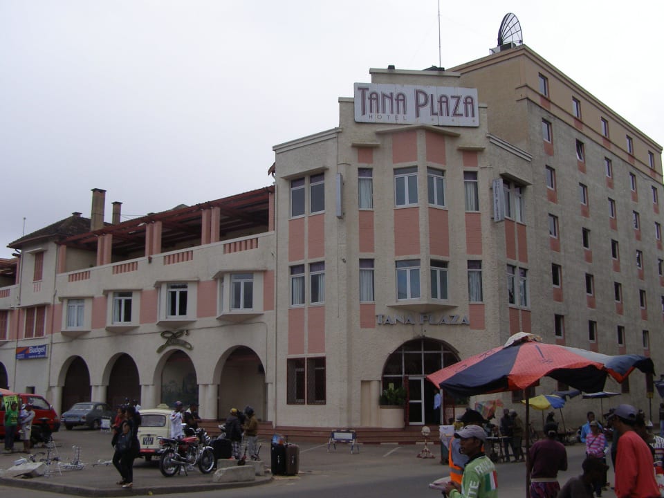 Haupteingang Tana Hotel