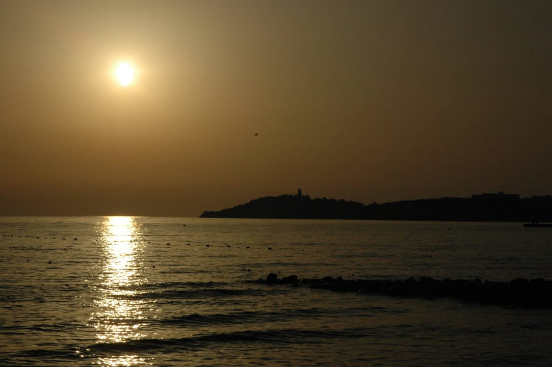 Zachód słońca z widokiem na Kusadasi Ephesia Holiday Beach Club