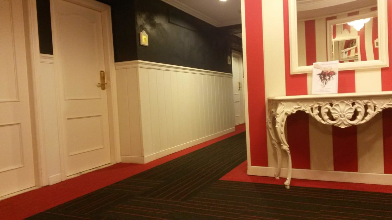Flur 3. Stock Sallés Hotel Pere IV