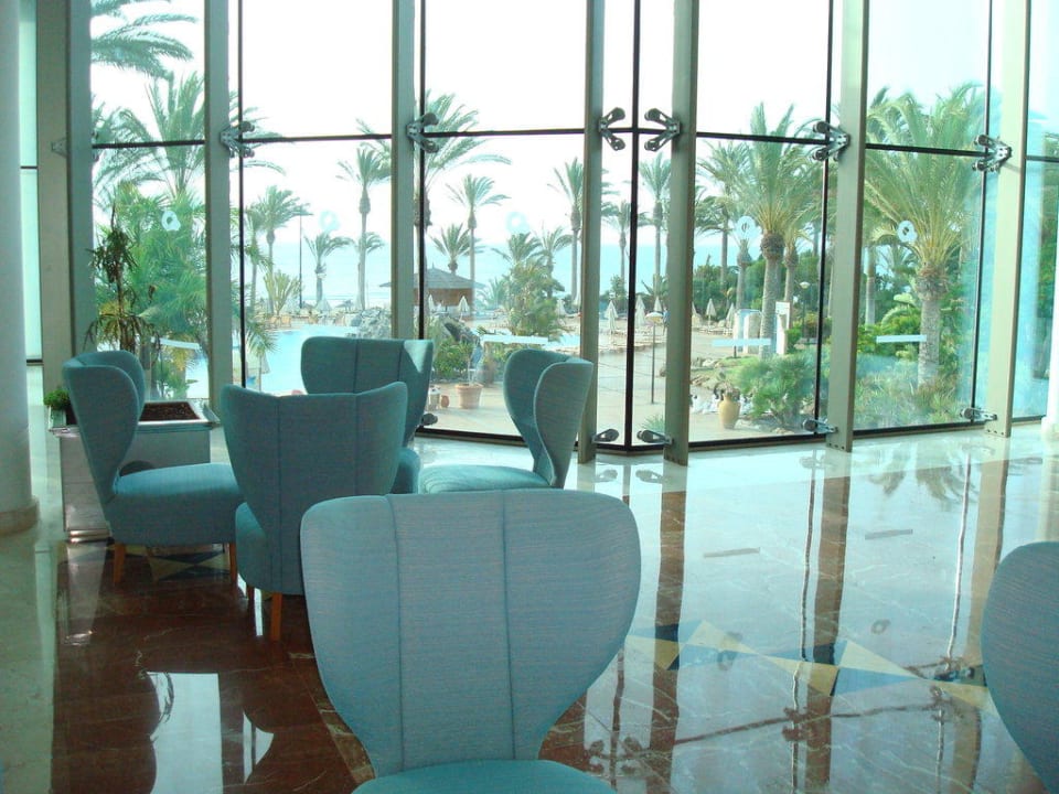 Viele Sitzmöglichkeiten auf jedem Stockwerk SBH Hotel Costa Calma Palace