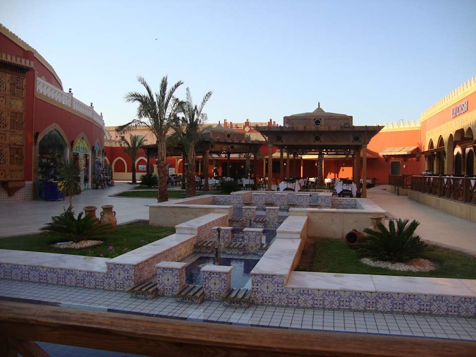 Blick zum ital. Restaurant Pickalbatros Alf Leila Wa Leila Resort - Neverland Hurghada