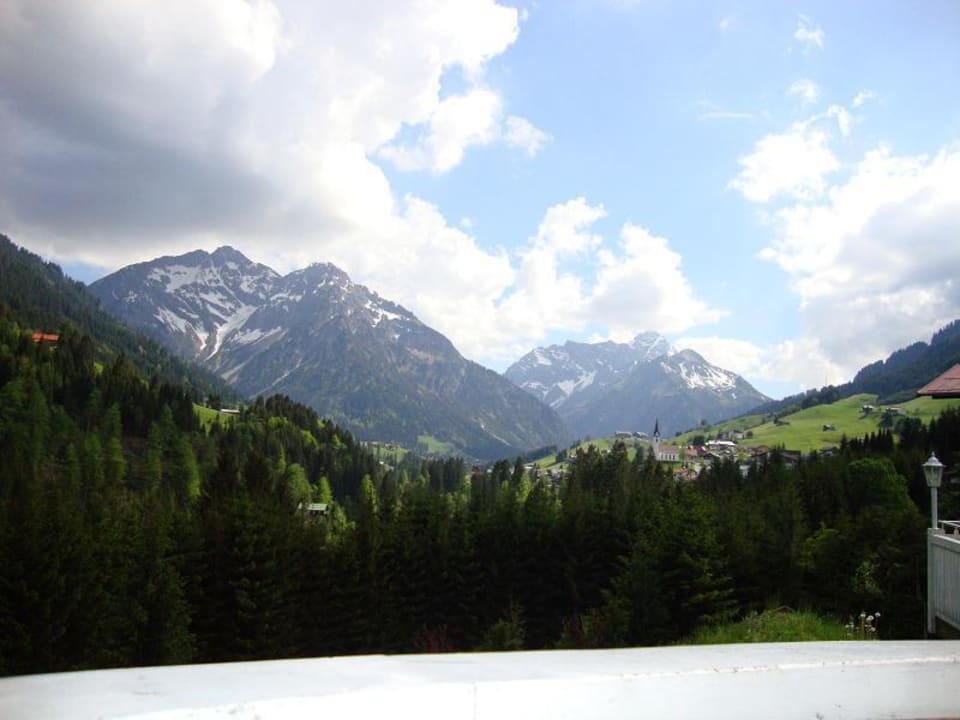 Blick von der Terrasse Verwöhn- und Wellnesshotel Walserhof