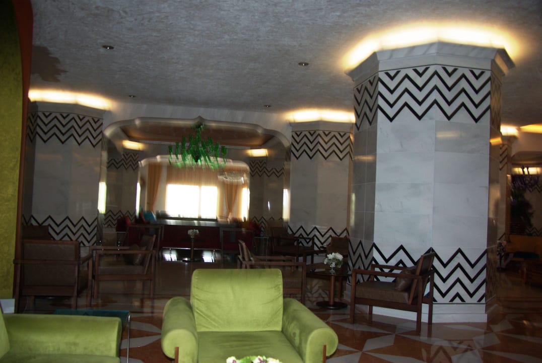 An de Lobby Royal Taj Mahal Hotel