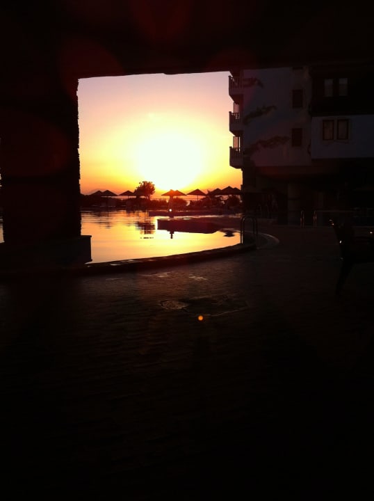 Abendsonne am Pool beim Käffchen Hotel Defne Dream