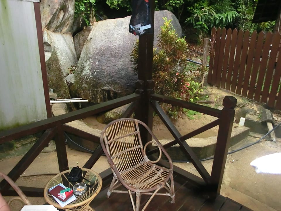 Unsere Terrasse und das Waranbecken Perhentian Tuna Bay Island Resort