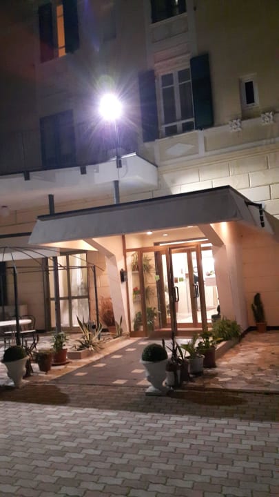 Hoteleingang Hotel Esperia