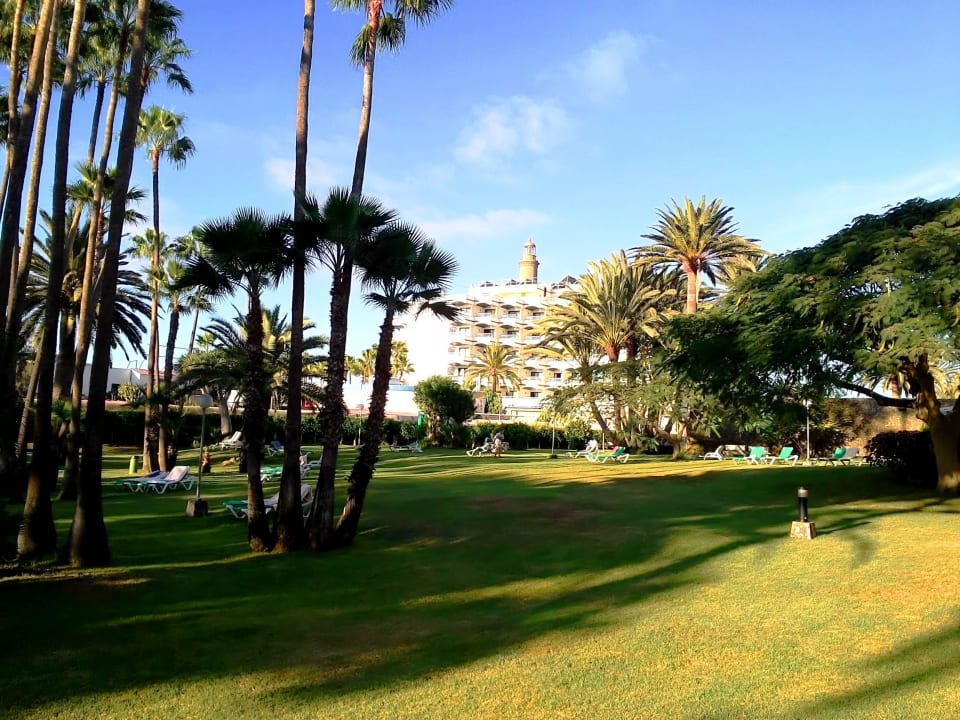 Blick zum Leuchtturm und zum Hotel Ifa Faro Hotel Riu Palace Oasis
