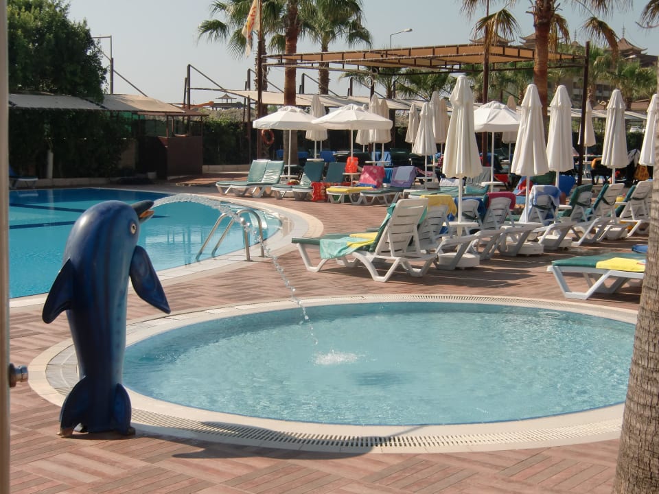 Teil der Poolanlage  Hane Family Resort