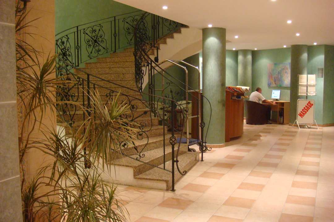 Лобби Hotel Hrizantema