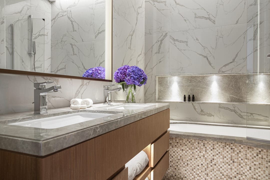Zimmer Al Jaddaf Rotana Suite Hotel