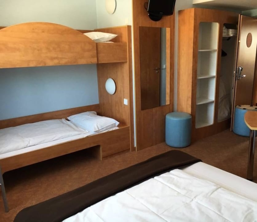 Familienzimmer mit Etagenbett B&B Hotel Baden Airpark