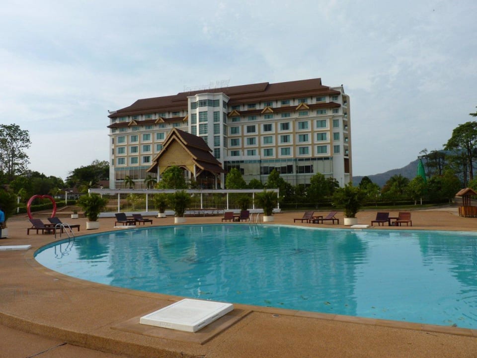 Poop Hotel Arawan Riverside