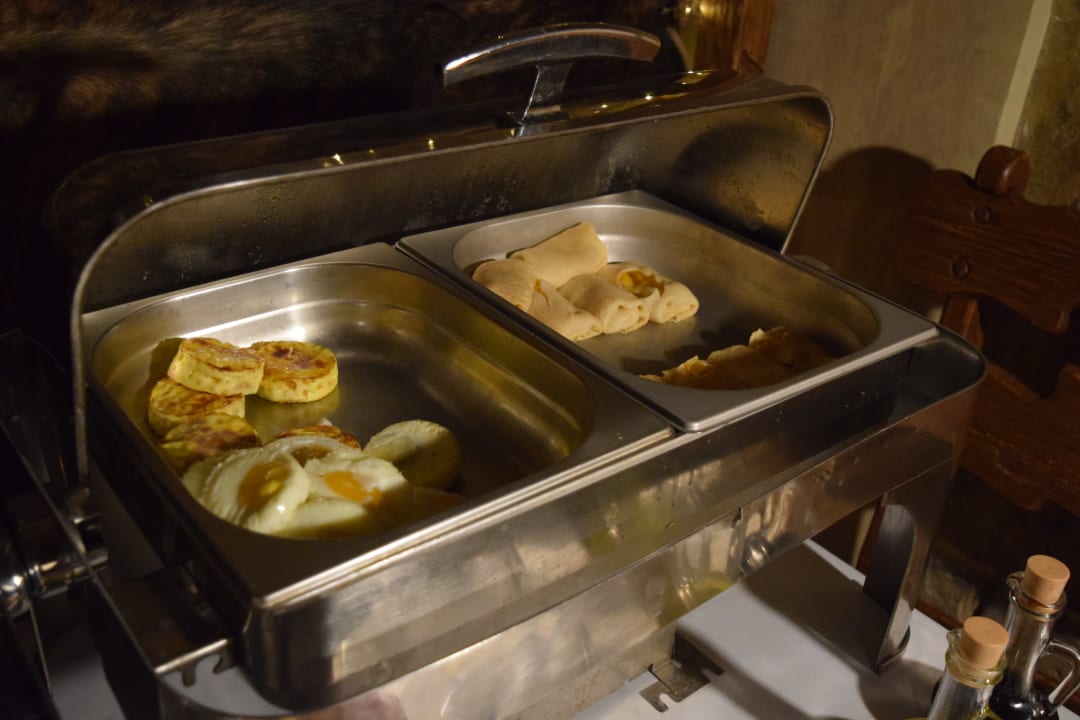 Frühstück in Buffet-Form (Teilansicht). Hotel Reikartz Medievale Lvov