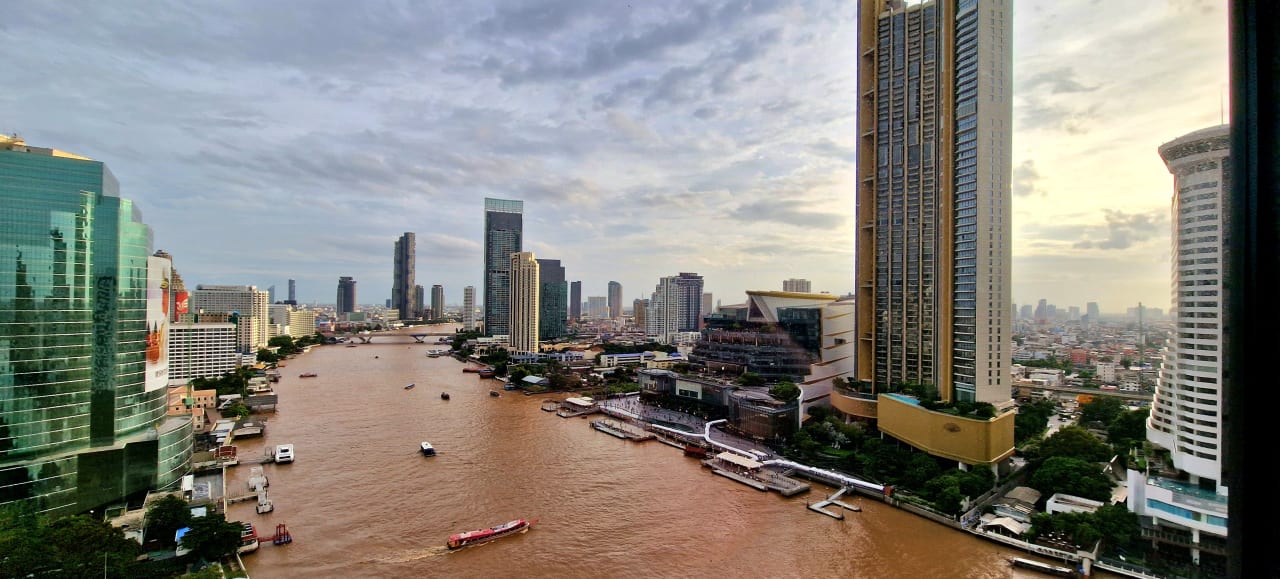 Ausblick Royal Orchid Sheraton Hotel & Towers
