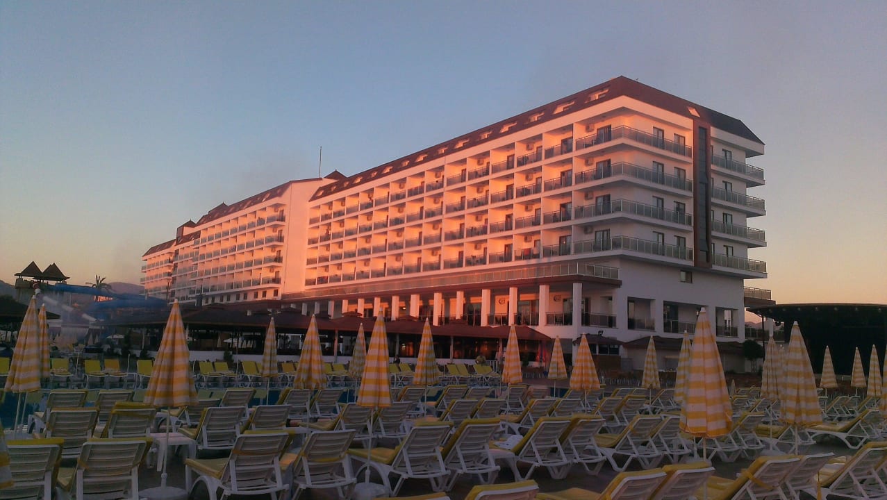Hotel bei Sonnenuntergang Eftalia Splash Resort