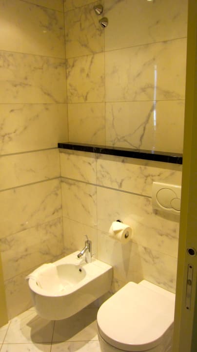 Getrennt vom Bad:  WC / Bidet mit extr Waschbecken Hotel Kristal Palace - TonelliHotels