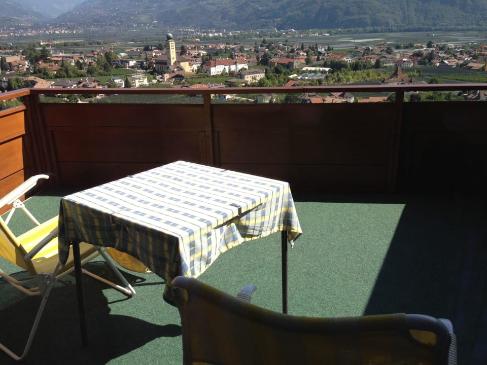 Panoramazimmerausblick über Lana Panorama Hotel Garni Bühlerhof