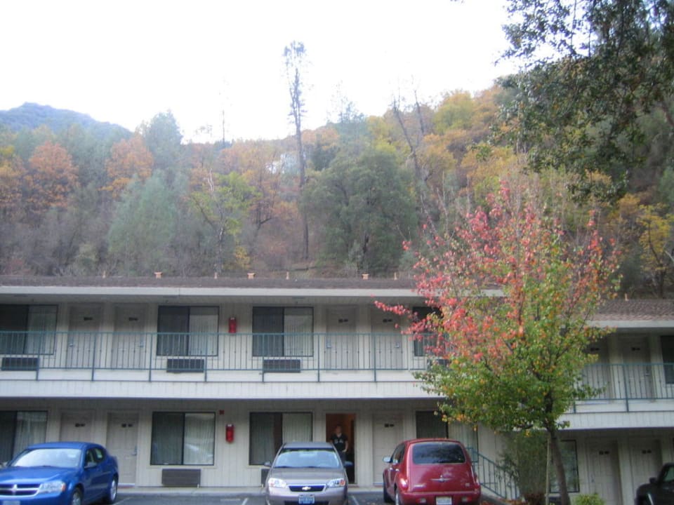 Hoteleingang Yosemite Cedar Lodge