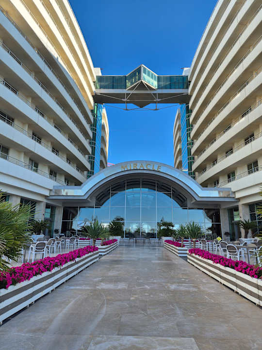 Außenansicht Hotel Miracle Resort