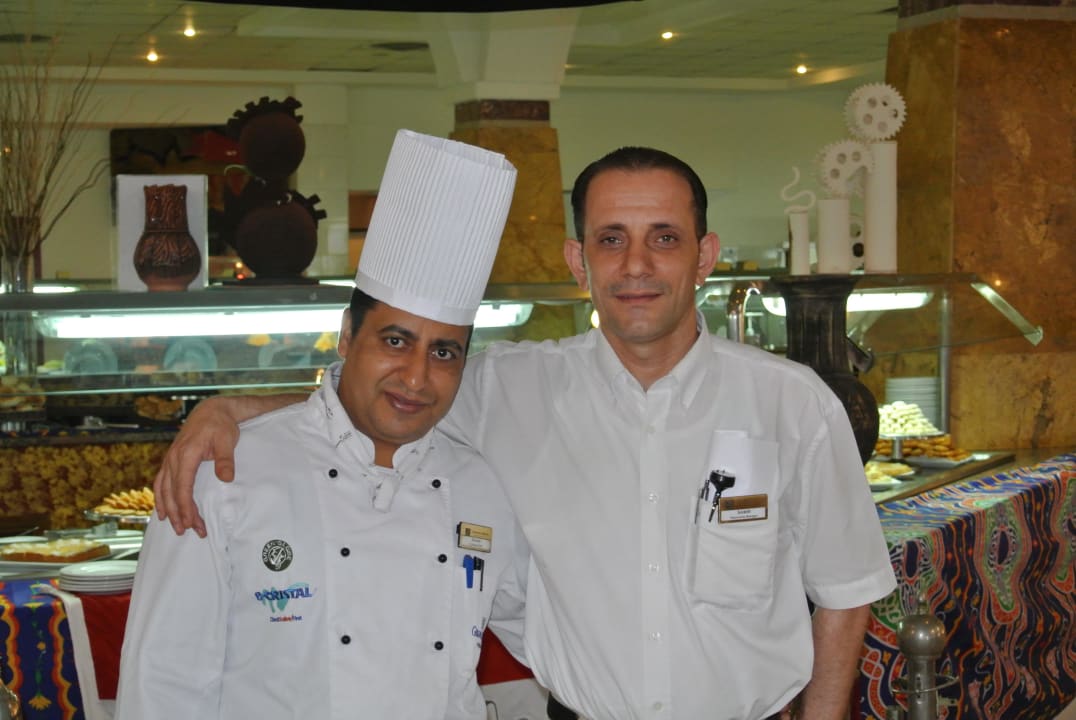 Zwei flotte Chef's Hotel Gorgonia Beach Resort