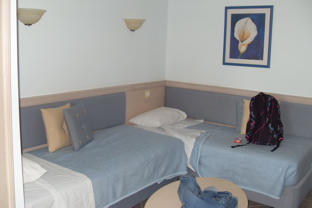 Unser Zimmer mit einem Doppelbett & 2 Beistellbett Lindos Princess Beach Resort & Spa