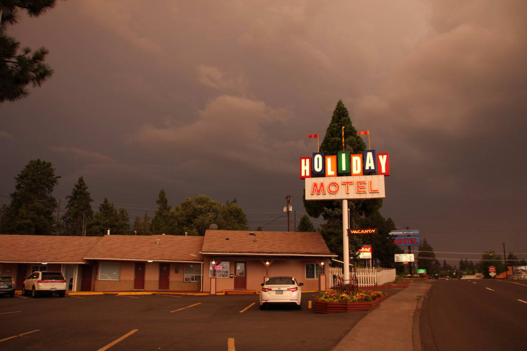 Blick von 3rd Streeat auf Hotel Motel Holiday