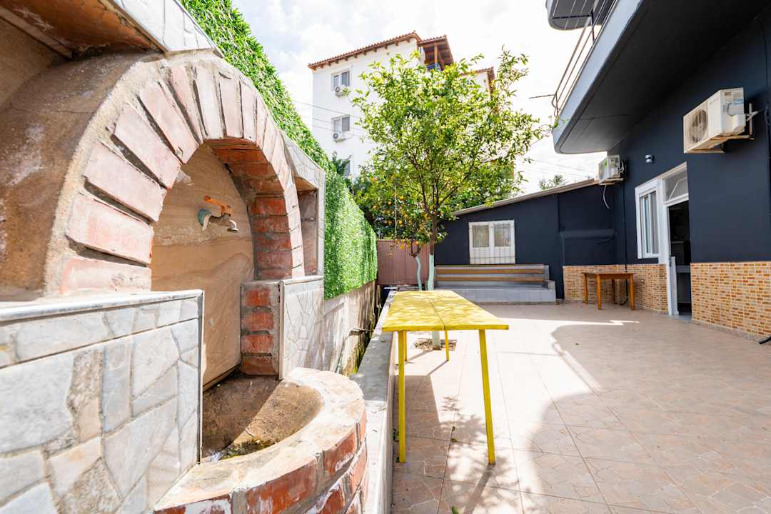 Außenansicht Brothers of the World Hostel