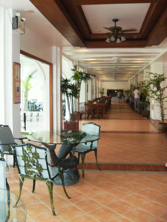 Холл старого корпуса The Old Phuket - Karon Beach Resort