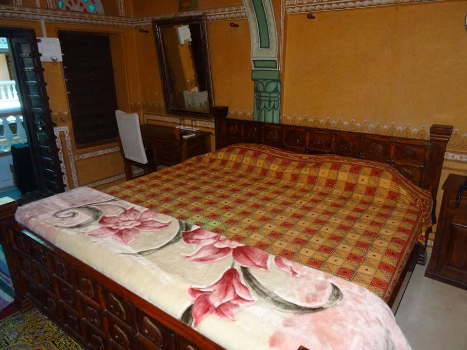 Sehr schönes großes Zimmer Hotel Radhika Haveli Mandawa