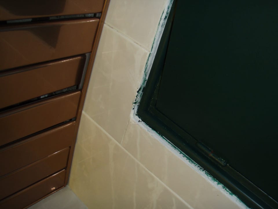 Badtür + Aluminiumdecke Grecotel LUXME Daphnila Bay