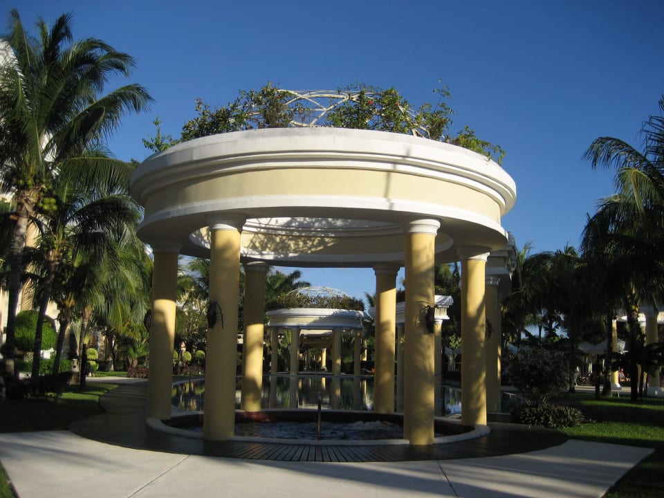 Ruhiger Pool JOIA Paraiso by Iberostar