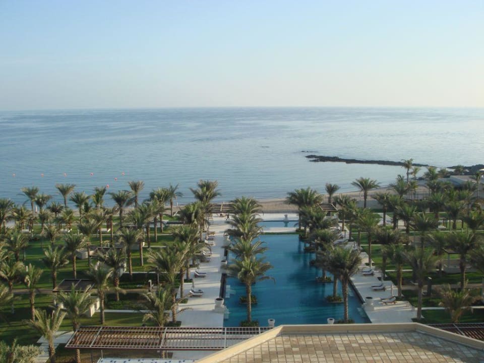 Blick vom Hotel in die neue Anlage Al Bustan Palace - A Ritz-Carlton Hotel