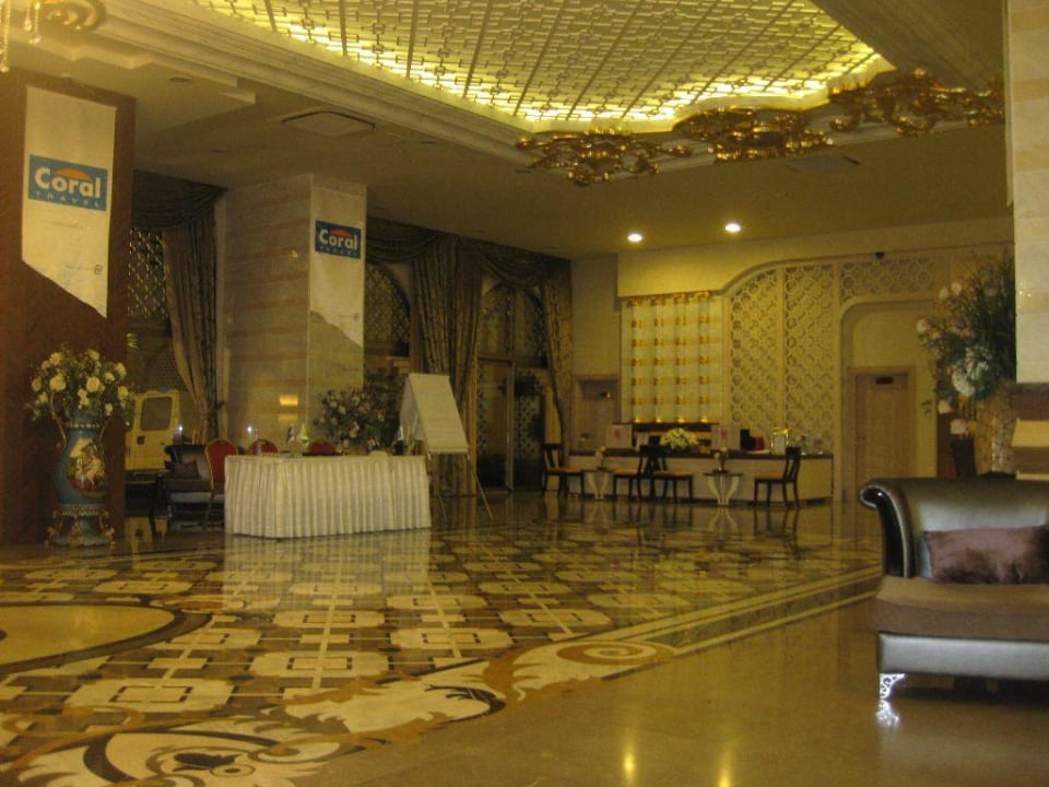 Lobby Royal Holiday Palace