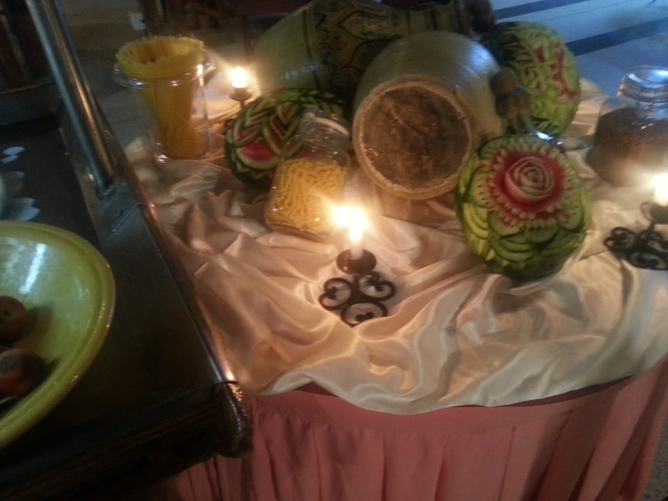 Kunstvoll geschnitzte Melonen Hotel Sangho Club Zarzis