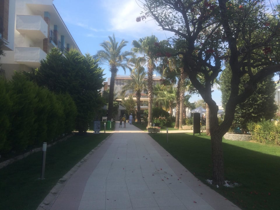 Gartenweg zum Hotel Belek Beach Resort Hotel
