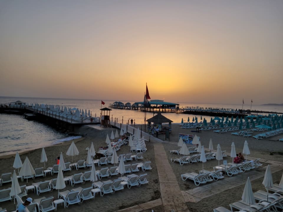 Strand Azura Deluxe Resort & Spa Hotel