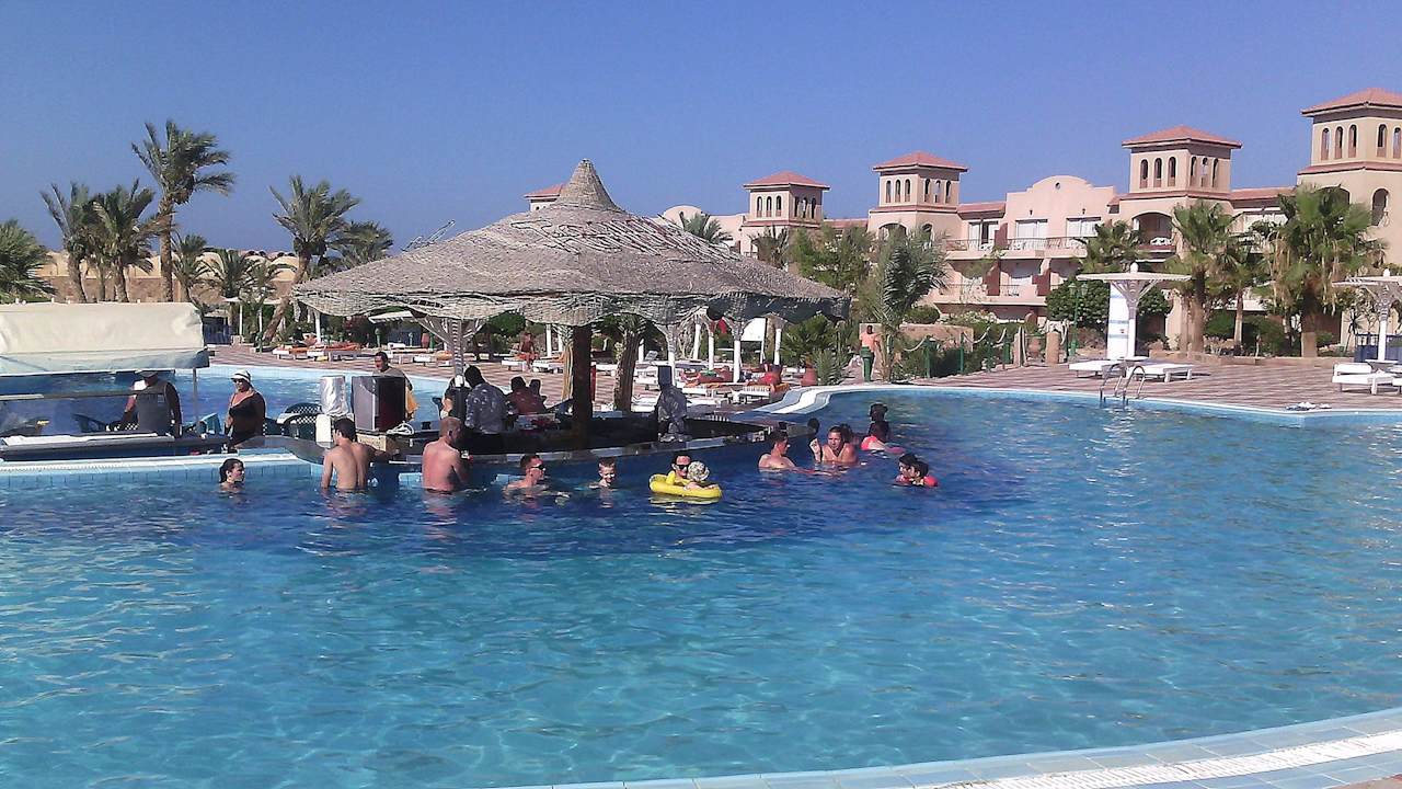 Poolbar Pensée Royal Garden Beach Resort