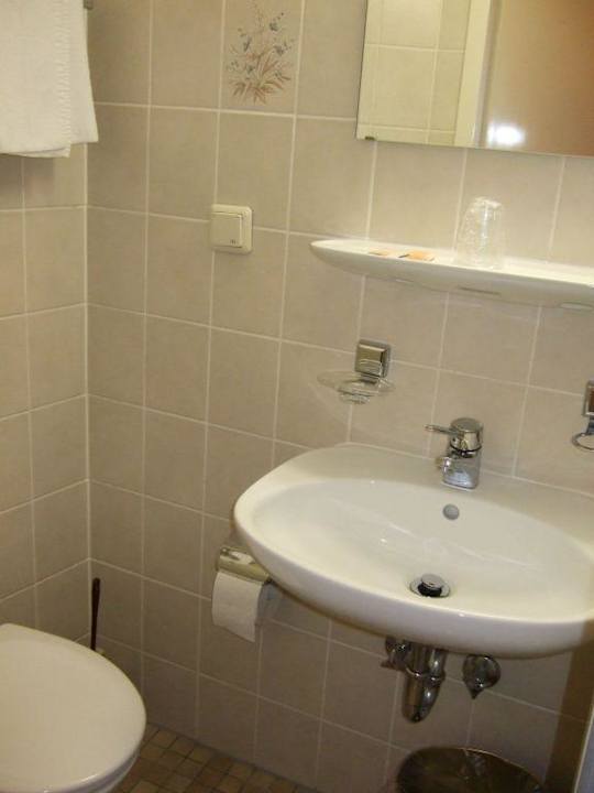 Einzelzimmer 206 - Waschbecken Hotel Continental