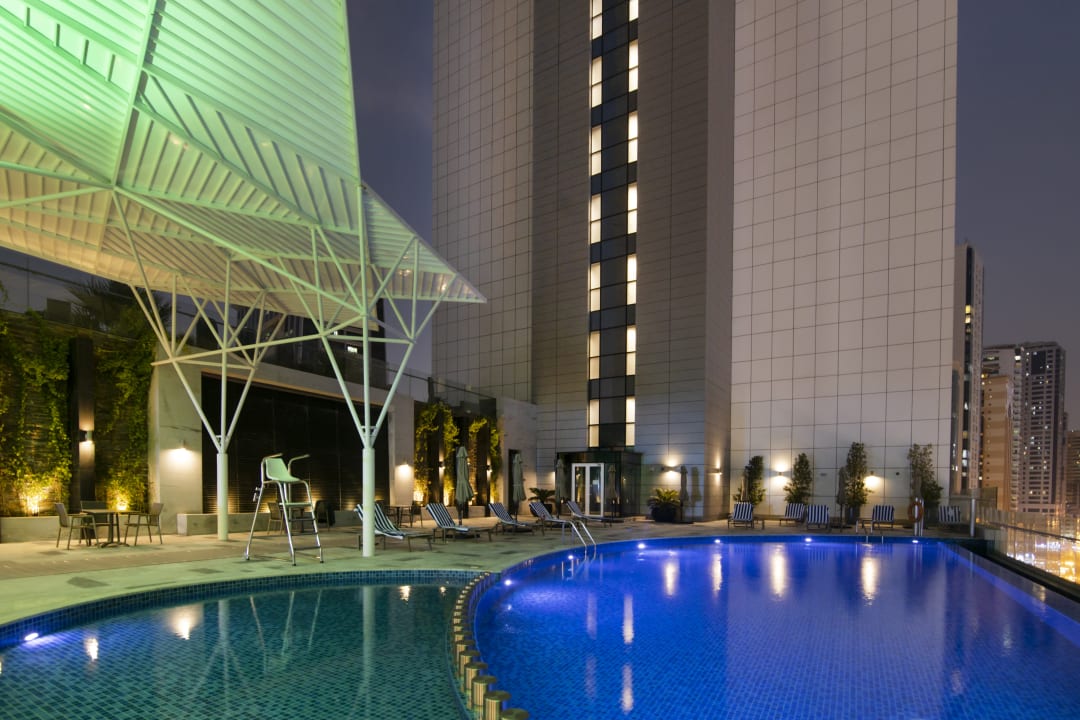 Pool Pullman Sharjah