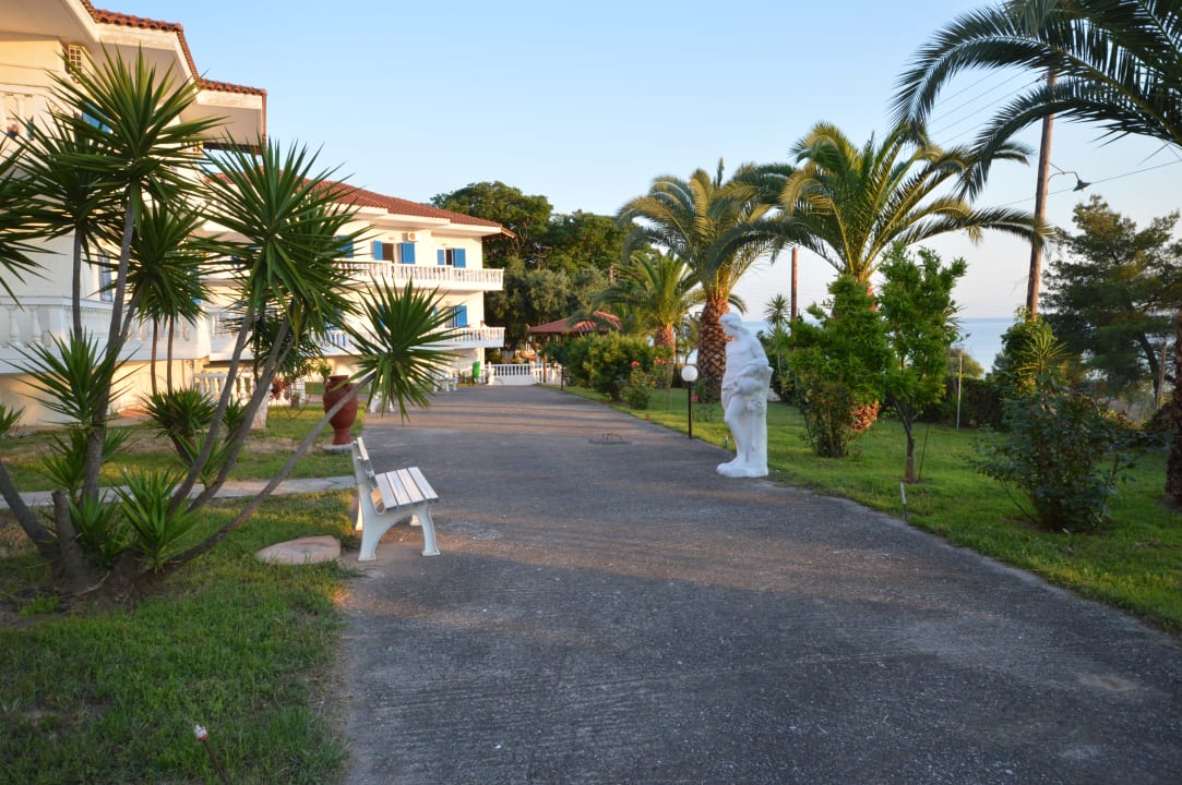 Außenansicht Hotel Paraktio