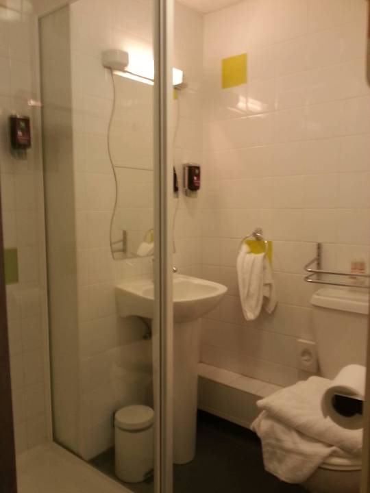 Kleines aber sauberes Bad ibis Styles London Excel