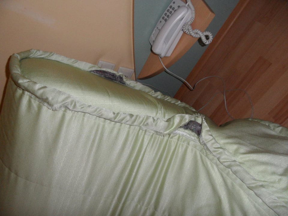 Kaputtes Sofa  Hotel Atlas