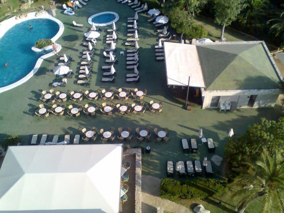 Blick vom Balkon zur Poollandschaft Welikehotel Marfil Playa