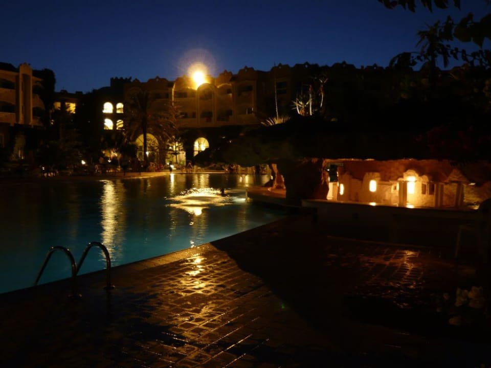 Pool bei Nacht Mahdia Beach & Aquapark