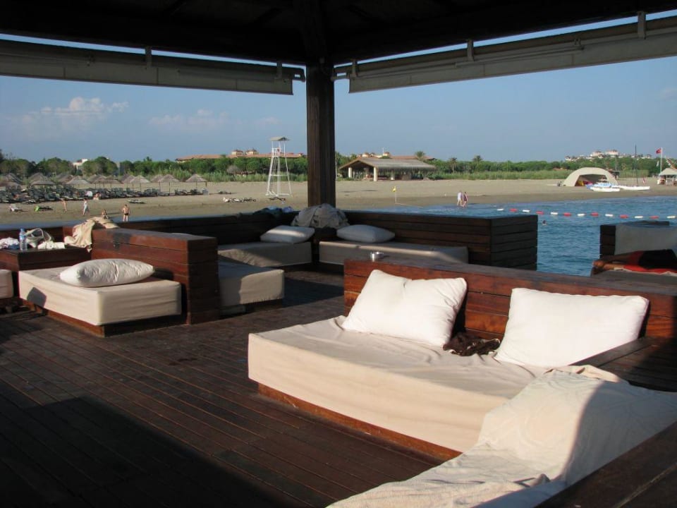 Loungebereich am Doc Pier im Meer Gloria Serenity Resort