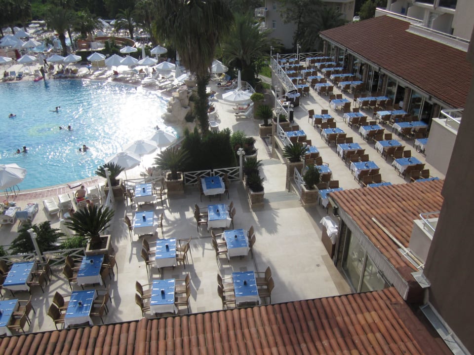 Außenbereich vom Restaurant Seaden Corolla Hotel